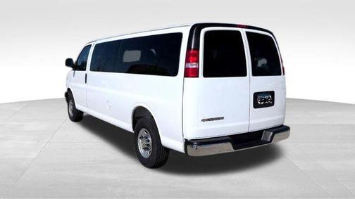 2025 Chevrolet Express 3500 LT