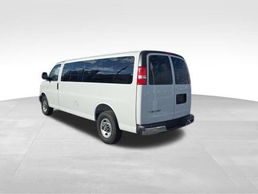 2025 Chevrolet Express 3500 LT
