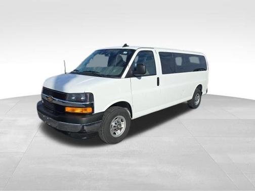 2025 Chevrolet Express 3500 LT