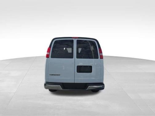 2025 Chevrolet Express 3500 LT