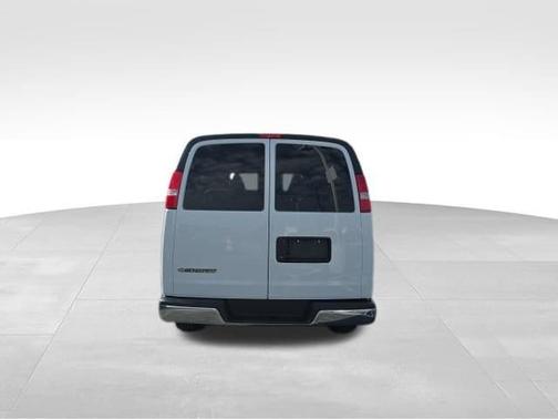 2025 Chevrolet Express 3500 LT