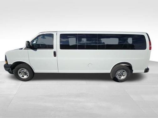 2025 Chevrolet Express 3500 LT