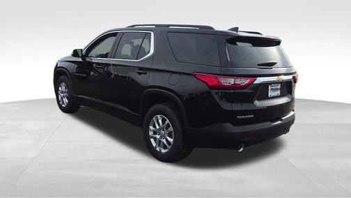 Mosaic Black Metallic 2020 Chevrolet Traverse LT Cloth