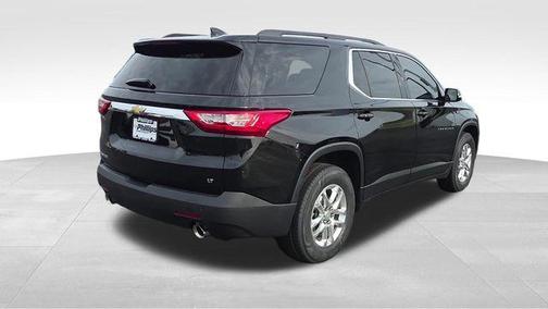 Mosaic Black Metallic 2020 Chevrolet Traverse LT Cloth