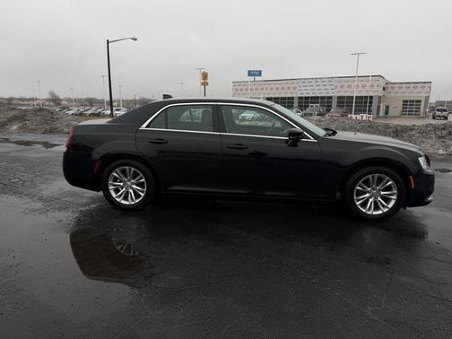 2021 Chrysler 300 Touring