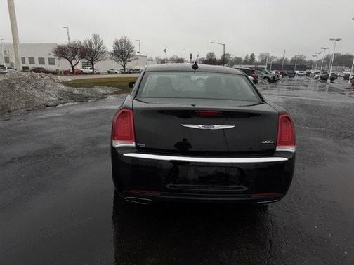 2021 Chrysler 300 Touring