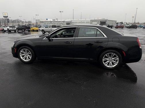 2021 Chrysler 300 Touring