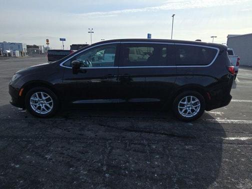 2024 Chrysler Voyager LX