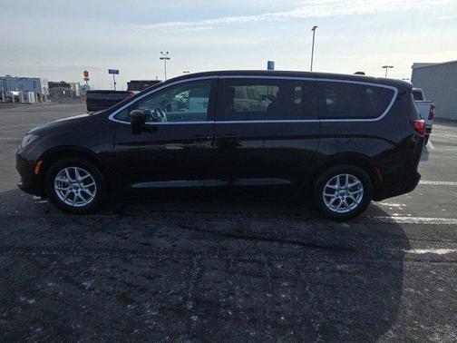 2024 Chrysler Voyager LX