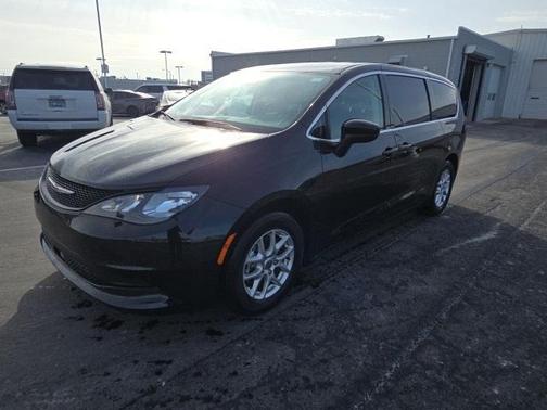 2024 Chrysler Voyager LX