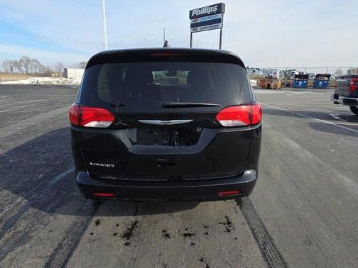 2024 Chrysler Voyager LX