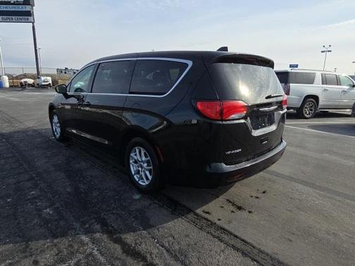 2024 Chrysler Voyager LX