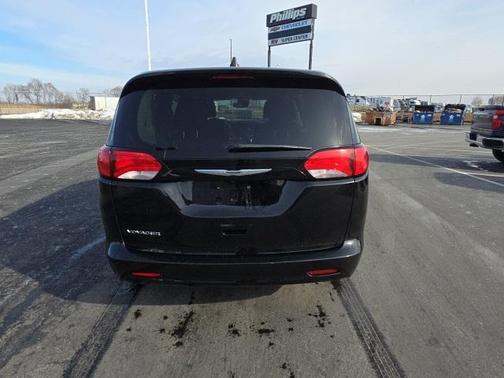 2024 Chrysler Voyager LX