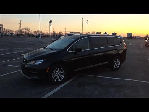 2024 Chrysler Voyager LX
