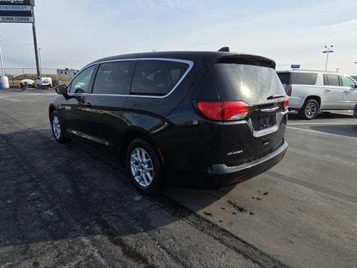 2024 Chrysler Voyager LX