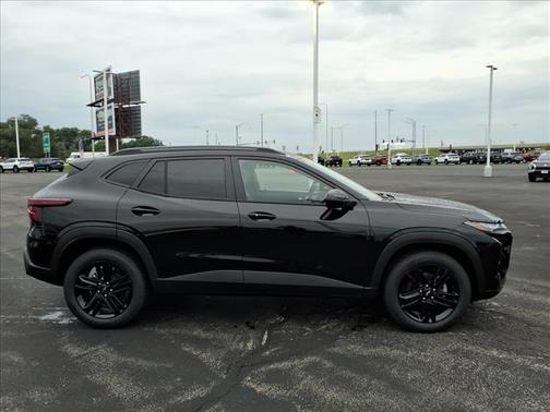 Mosaic Black Metallic 2026 Chevrolet Trax ACTIV