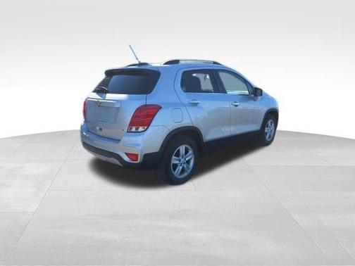 Silver Ice Metallic 2019 Chevrolet Trax LT