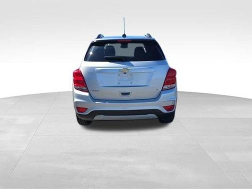 Silver Ice Metallic 2019 Chevrolet Trax LT