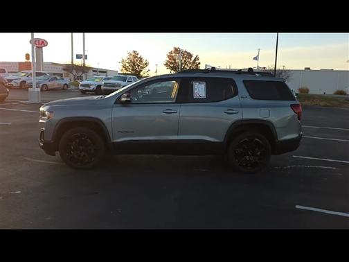 2023 GMC Acadia SLT