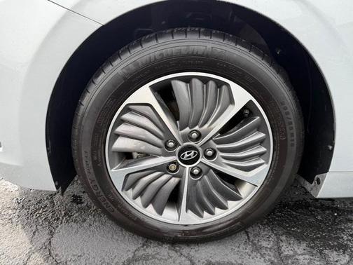 2021 Hyundai IONIQ Plug-In Hybrid SEL