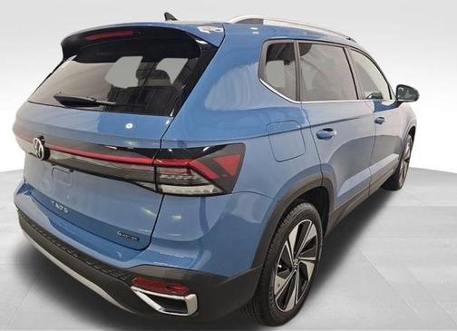 Monterey Blue Pearl 2025 Volkswagen Taos 1.5T SE