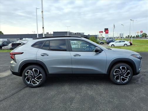 Sterling Gray Metallic 2026 Chevrolet Trax 2RS