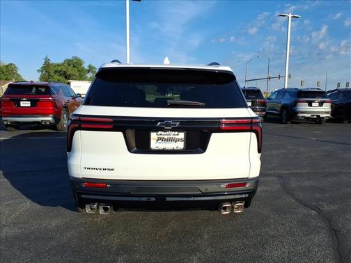 Summit White 2026 Chevrolet Traverse LT