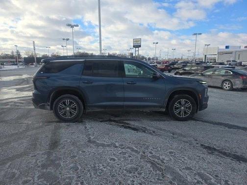 2025 Chevrolet Traverse LT