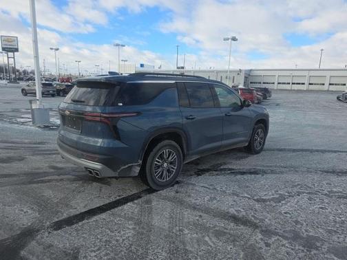 2025 Chevrolet Traverse LT