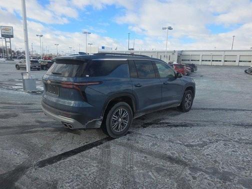 2025 Chevrolet Traverse LT