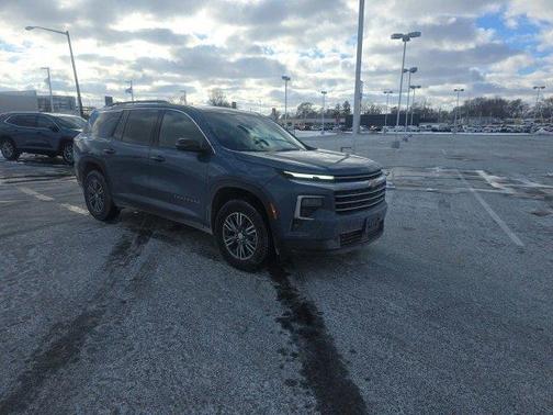 2025 Chevrolet Traverse LT