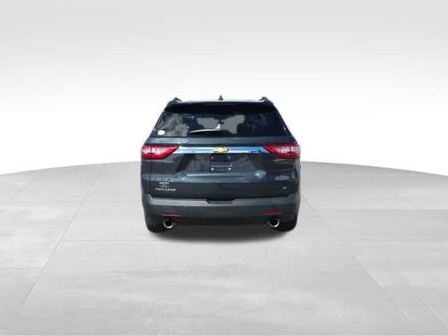 Graphite Metallic 2020 Chevrolet Traverse LT Cloth