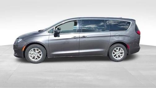 Granite Crystal Clearcoat Metallic 2022 Chrysler Voyager LX