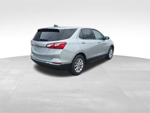 Silver Ice Metallic 2020 Chevrolet Equinox 2LT