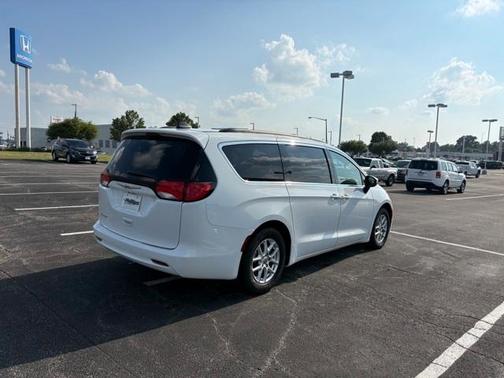 2021 Chrysler Voyager LXI
