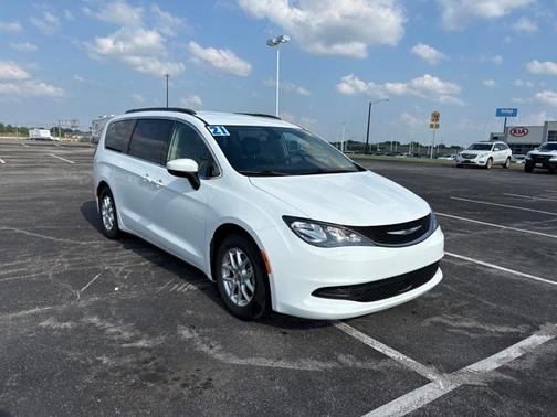 2021 Chrysler Voyager LXI