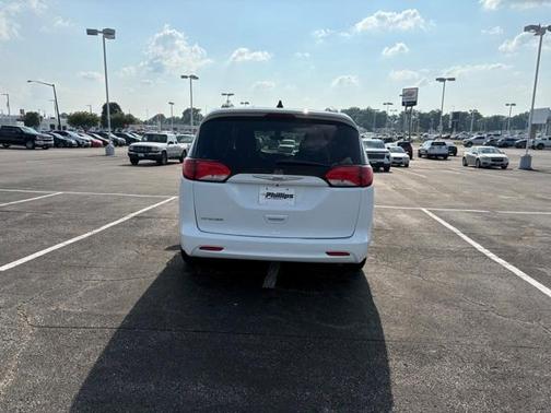 2021 Chrysler Voyager LXI