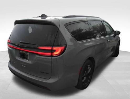 Ceramic Gray Clearcoat 2025 Chrysler Pacifica Limited