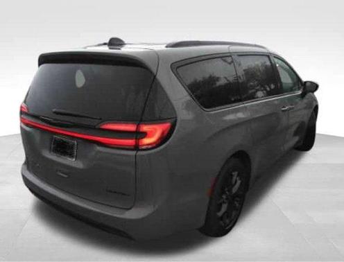 Ceramic Gray Clearcoat 2025 Chrysler Pacifica Limited