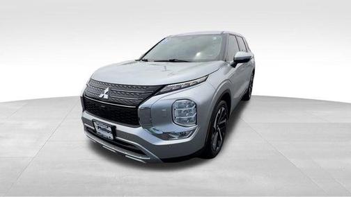 Silver 2022 Mitsubishi Outlander SE
