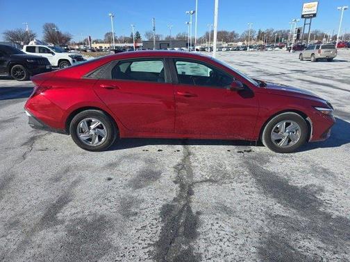 2025 Hyundai ELANTRA SE