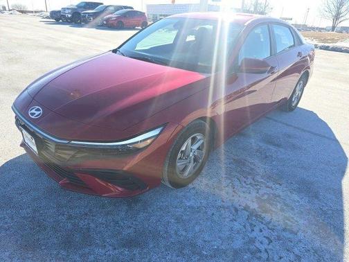 2025 Hyundai ELANTRA SE