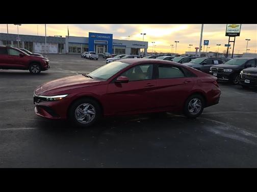 2025 Hyundai ELANTRA SE