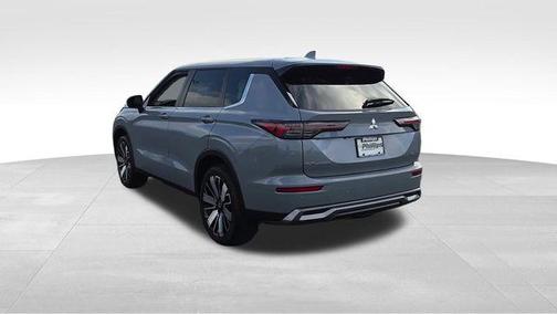 Moonstone Gray Metallic 2025 Mitsubishi Outlander SE