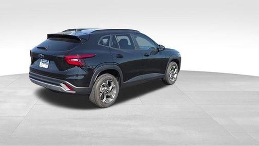 Mosaic Black Metallic 2025 Chevrolet Trax LT