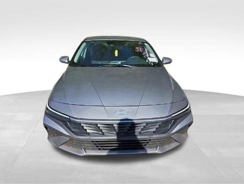 Metal 2025 Hyundai ELANTRA SE