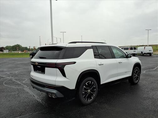 Summit White 2026 Chevrolet Traverse LT