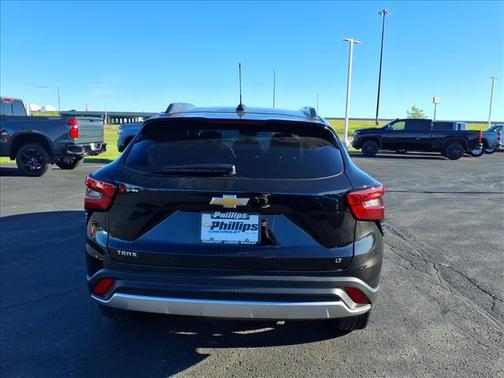 Mosaic Black Metallic 2026 Chevrolet Trax LT