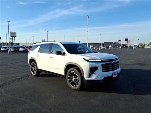Summit White 2026 Chevrolet Traverse LT
