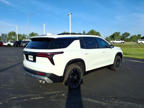 Summit White 2026 Chevrolet Traverse LT
